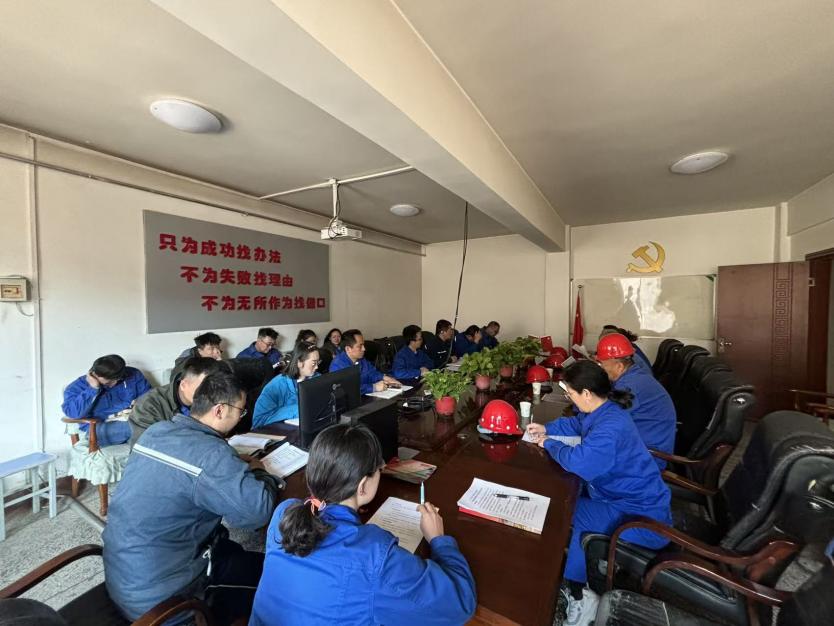 6501712f377e60b4a2af1d712aab15a1